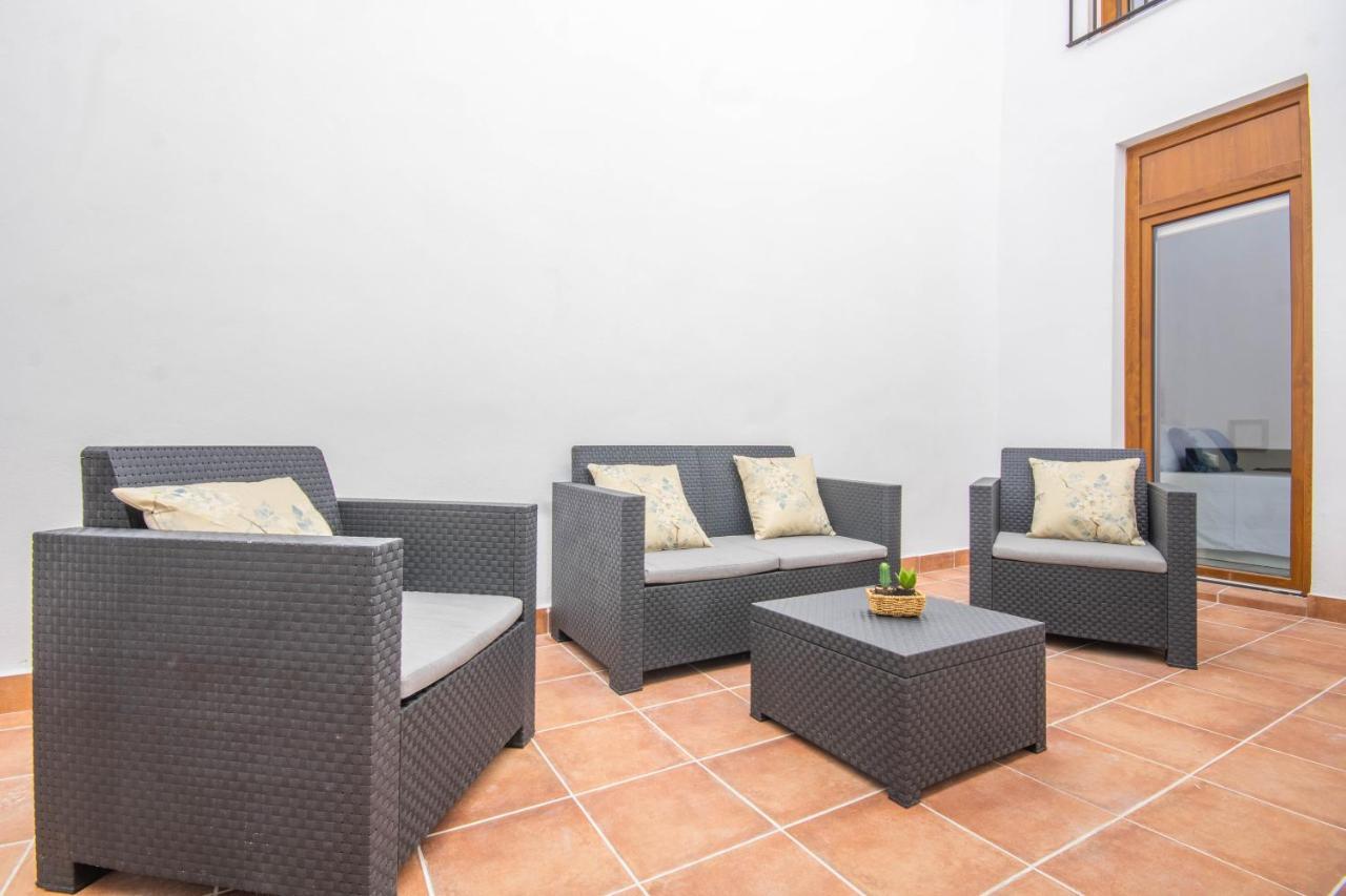 Apartamentos Miguel De Cervantes Centro Кордоба Екстериор снимка