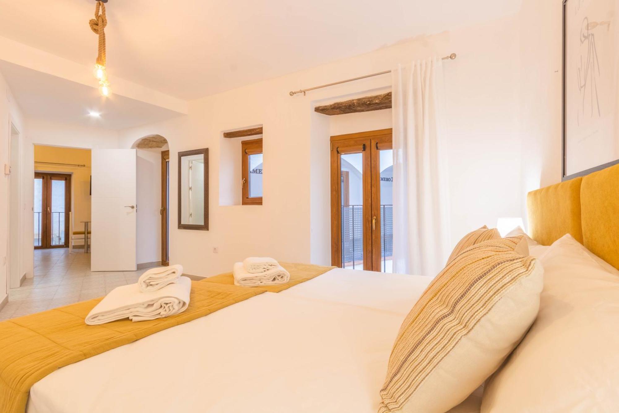 Apartamentos Miguel De Cervantes Centro Кордоба Екстериор снимка