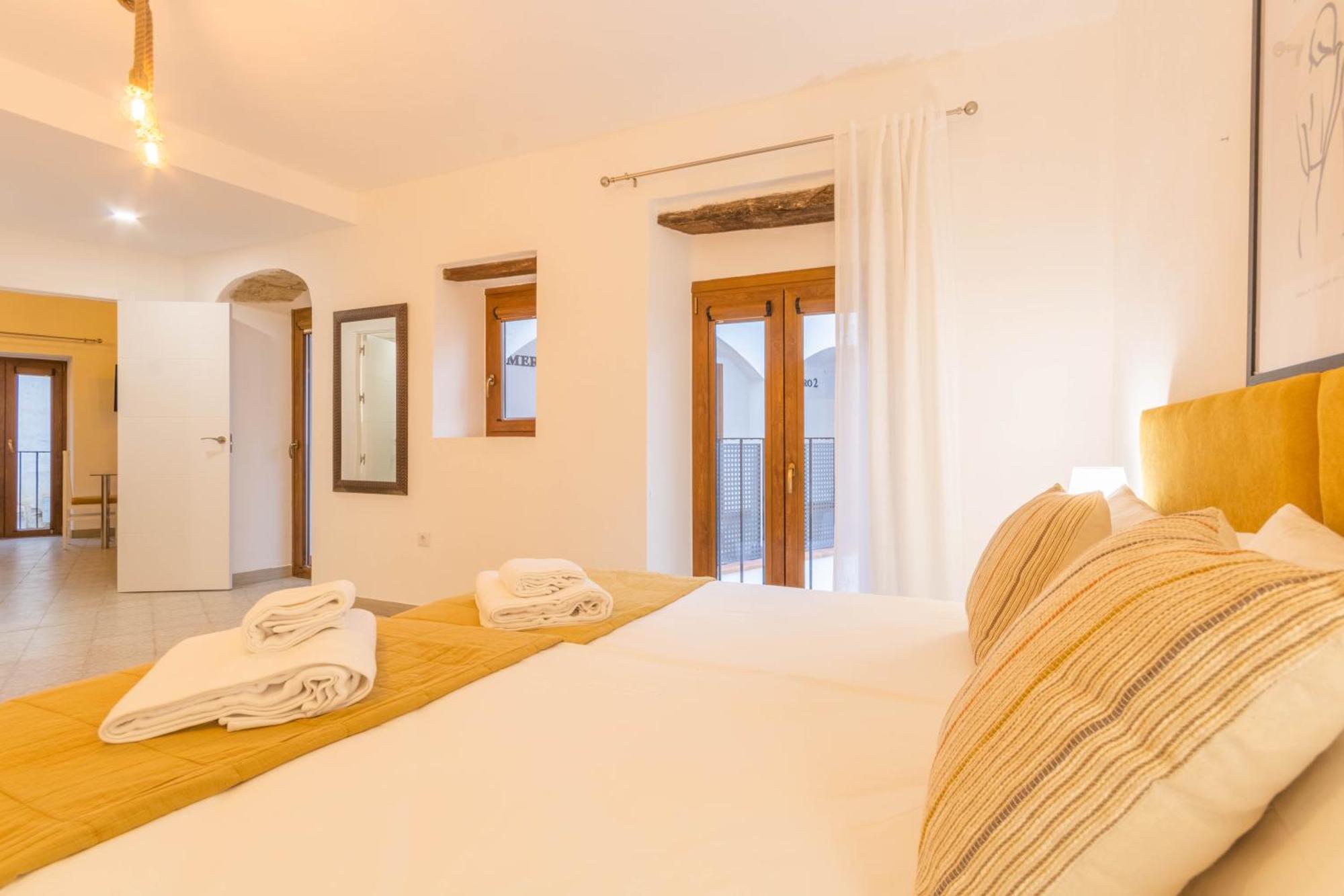 Apartamentos Miguel De Cervantes Centro Кордоба Екстериор снимка