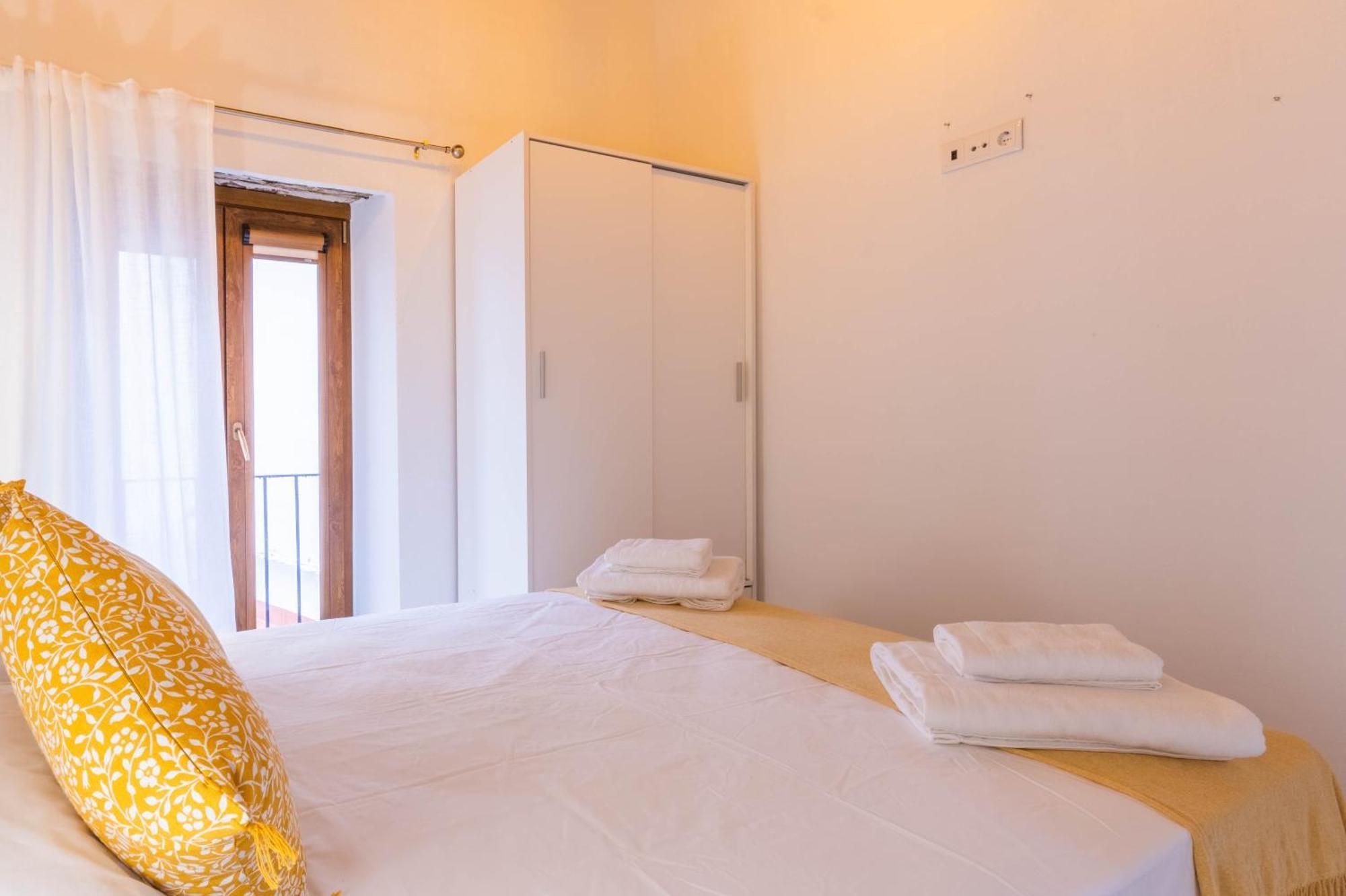 Apartamentos Miguel De Cervantes Centro Кордоба Екстериор снимка