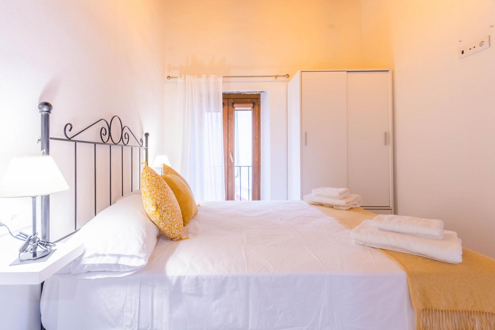Apartamentos Miguel De Cervantes Centro Кордоба Екстериор снимка