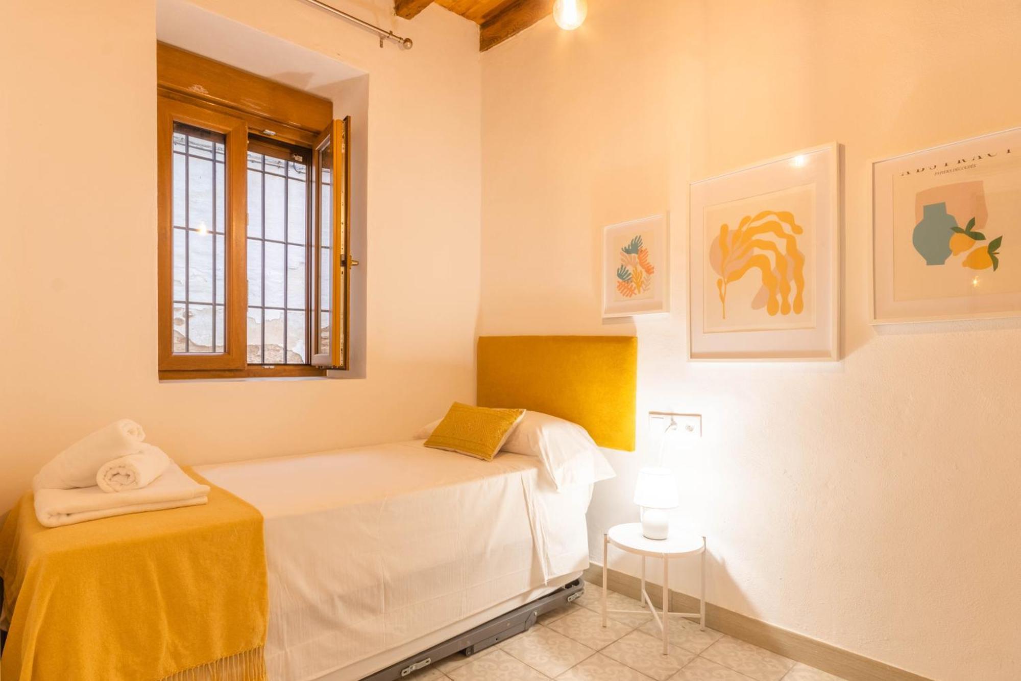 Apartamentos Miguel De Cervantes Centro Кордоба Екстериор снимка